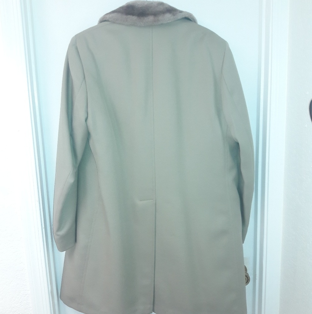 ❌SOLD❌London Fog Fur Trench Coat - Picture 5 of 5
